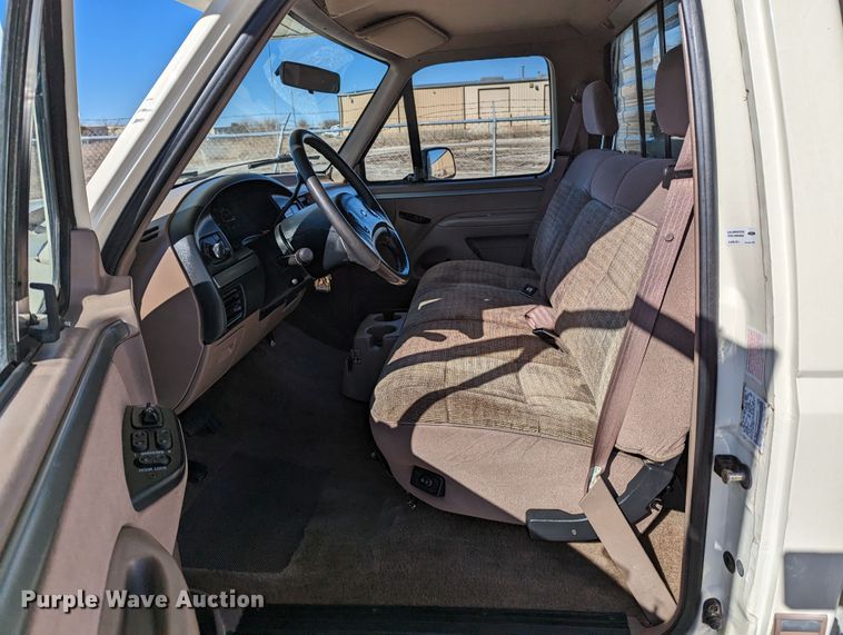 image for item LF9575 1993 Ford F150  pickup truck