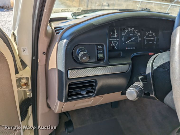 image for item LF9575 1993 Ford F150  pickup truck