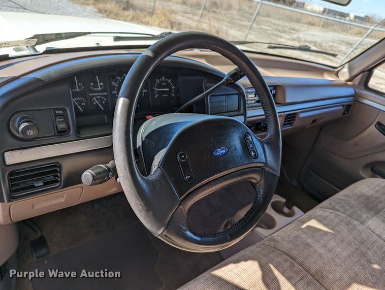 image for item LF9575 1993 Ford F150  pickup truck