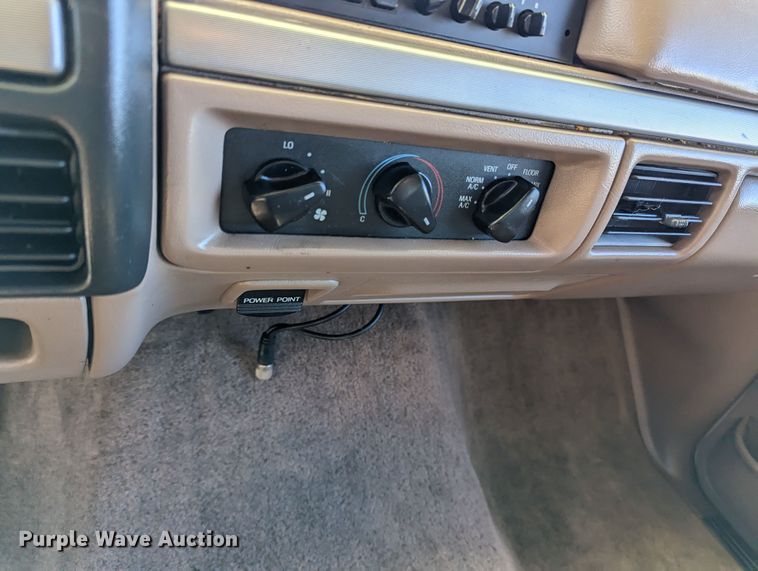 image for item LF9575 1993 Ford F150  pickup truck