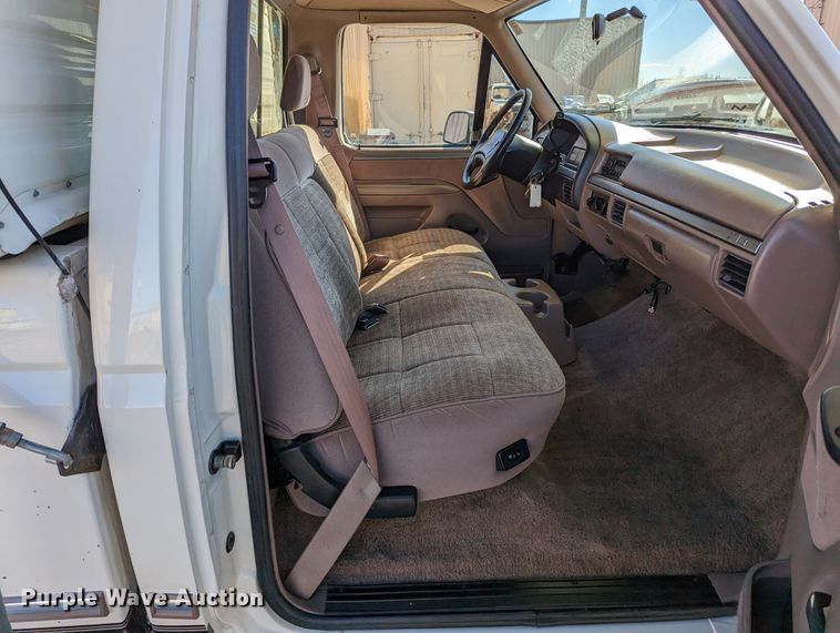 image for item LF9575 1993 Ford F150  pickup truck