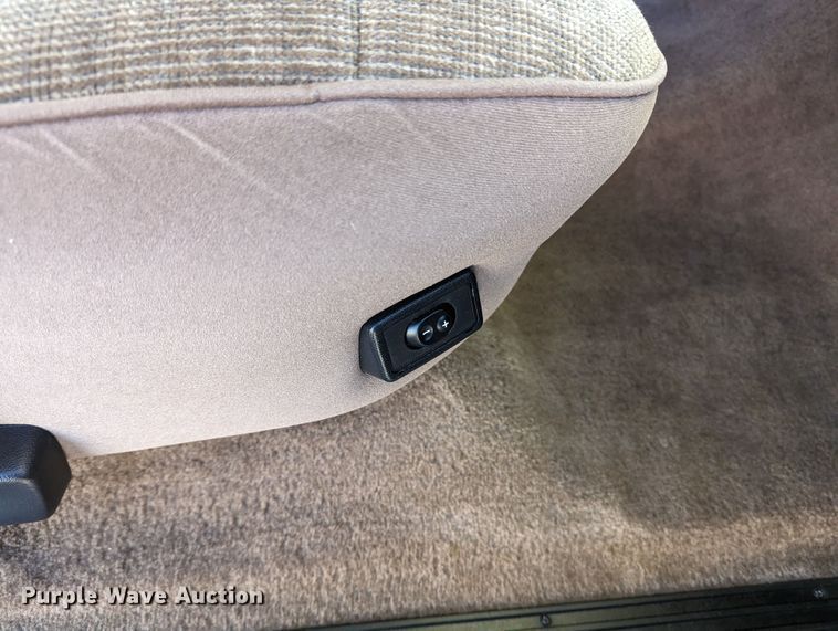 image for item LF9575 1993 Ford F150  pickup truck