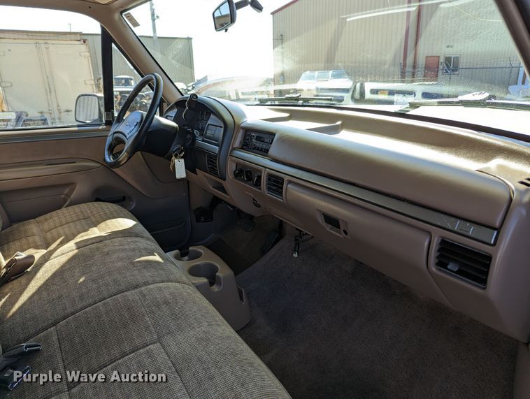 image for item LF9575 1993 Ford F150  pickup truck