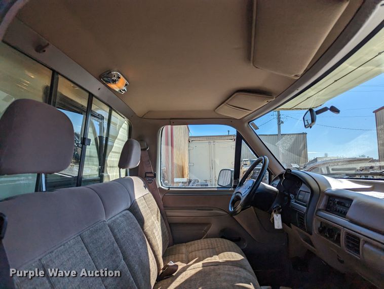 image for item LF9575 1993 Ford F150  pickup truck