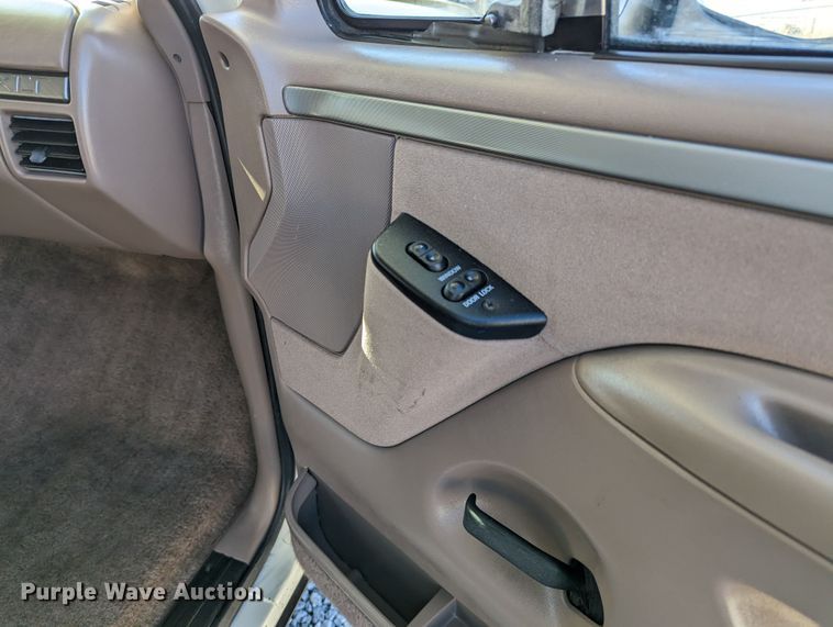 image for item LF9575 1993 Ford F150  pickup truck