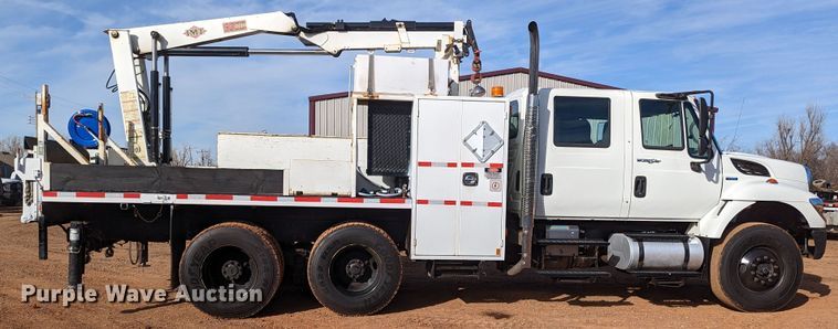 image for item LF9576 2009 International 7400  utility / service truck
