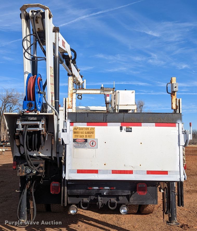 image for item LF9576 2009 International 7400  utility / service truck