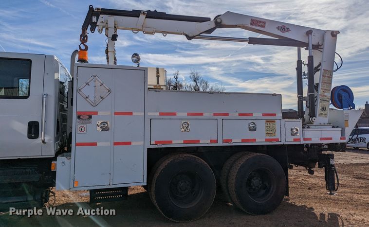 image for item LF9576 2009 International 7400  utility / service truck