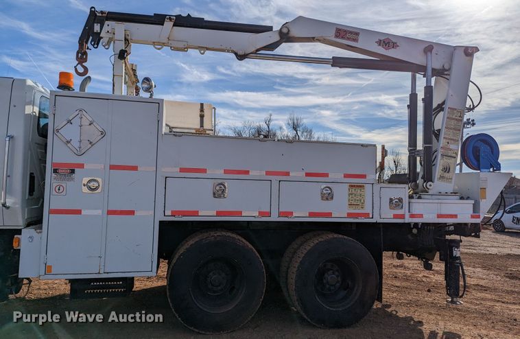 image for item LF9576 2009 International 7400  utility / service truck