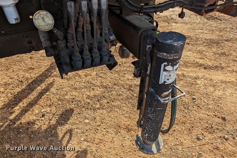 image for item LF9576 2009 International 7400  utility / service truck