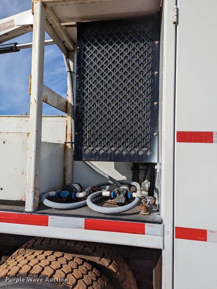 image for item LF9576 2009 International 7400  utility / service truck