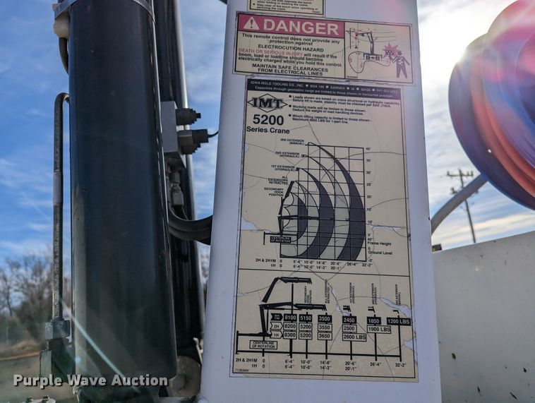 image for item LF9576 2009 International 7400  utility / service truck