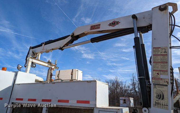 image for item LF9576 2009 International 7400  utility / service truck