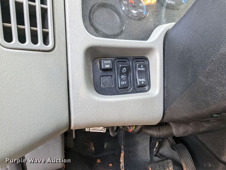 image for item LF9576 2009 International 7400  utility / service truck