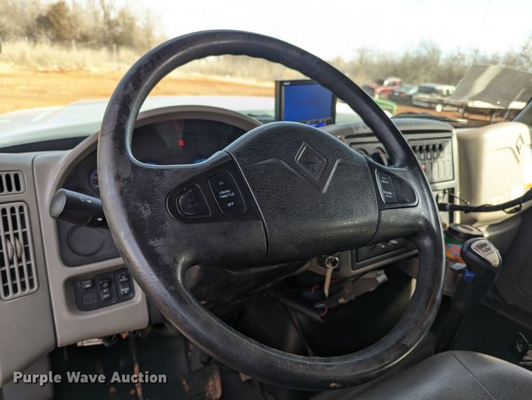 image for item LF9576 2009 International 7400  utility / service truck