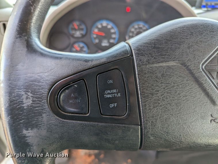 image for item LF9576 2009 International 7400  utility / service truck