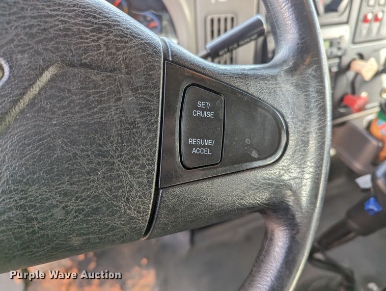 image for item LF9576 2009 International 7400  utility / service truck