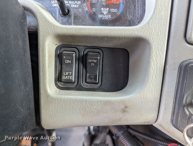 image for item LF9576 2009 International 7400  utility / service truck