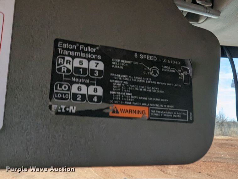 image for item LF9576 2009 International 7400  utility / service truck