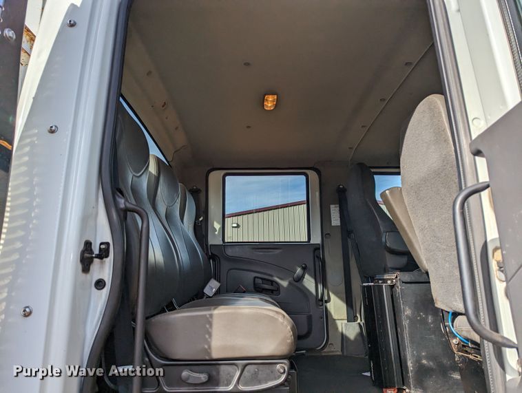 image for item LF9576 2009 International 7400  utility / service truck