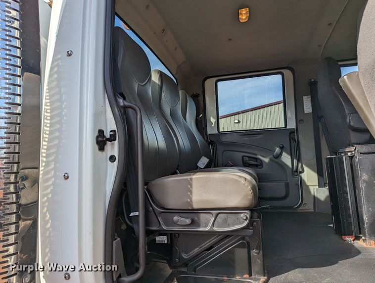 image for item LF9576 2009 International 7400  utility / service truck