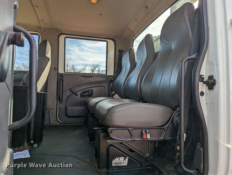 image for item LF9576 2009 International 7400  utility / service truck