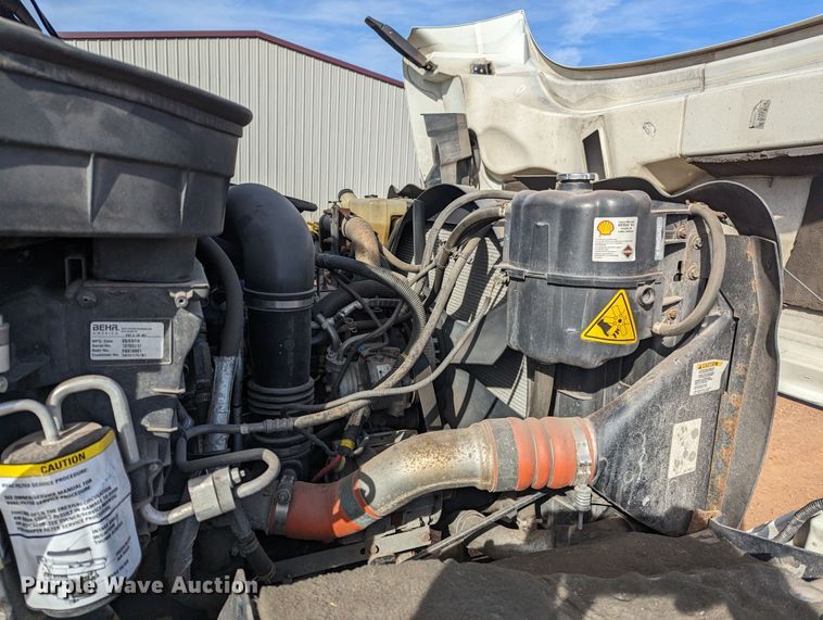 image for item LF9576 2009 International 7400  utility / service truck