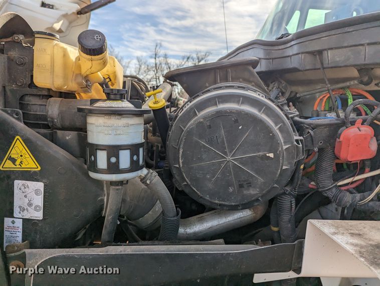 image for item LF9576 2009 International 7400  utility / service truck