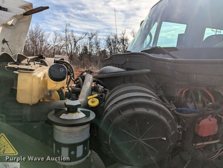 image for item LF9576 2009 International 7400  utility / service truck