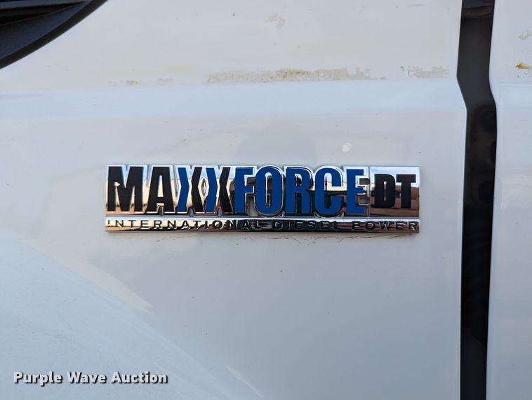 image for item LF9576 2009 International 7400  utility / service truck