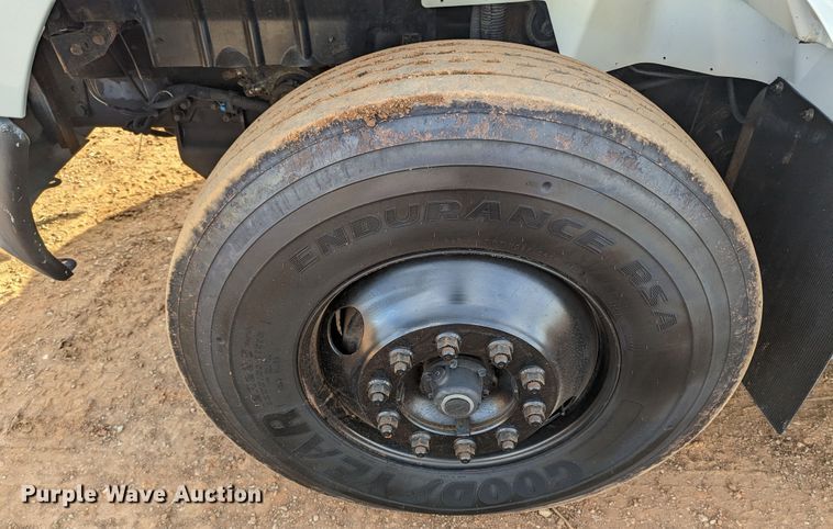 image for item LF9576 2009 International 7400  utility / service truck