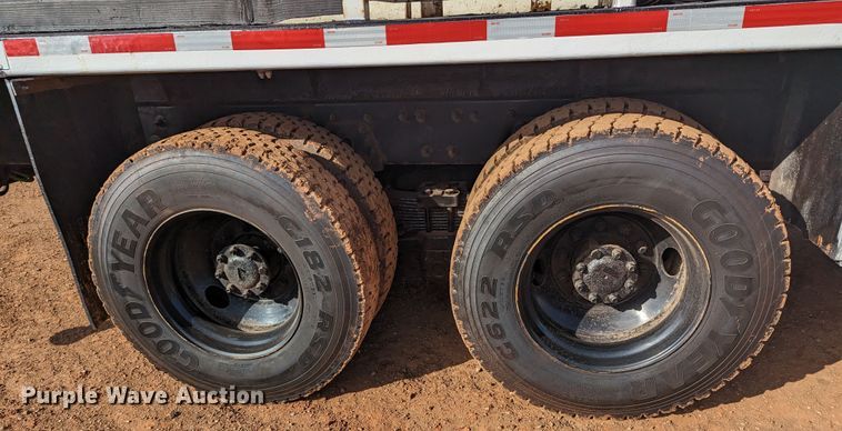 image for item LF9576 2009 International 7400  utility / service truck