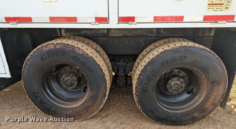 image for item LF9576 2009 International 7400  utility / service truck