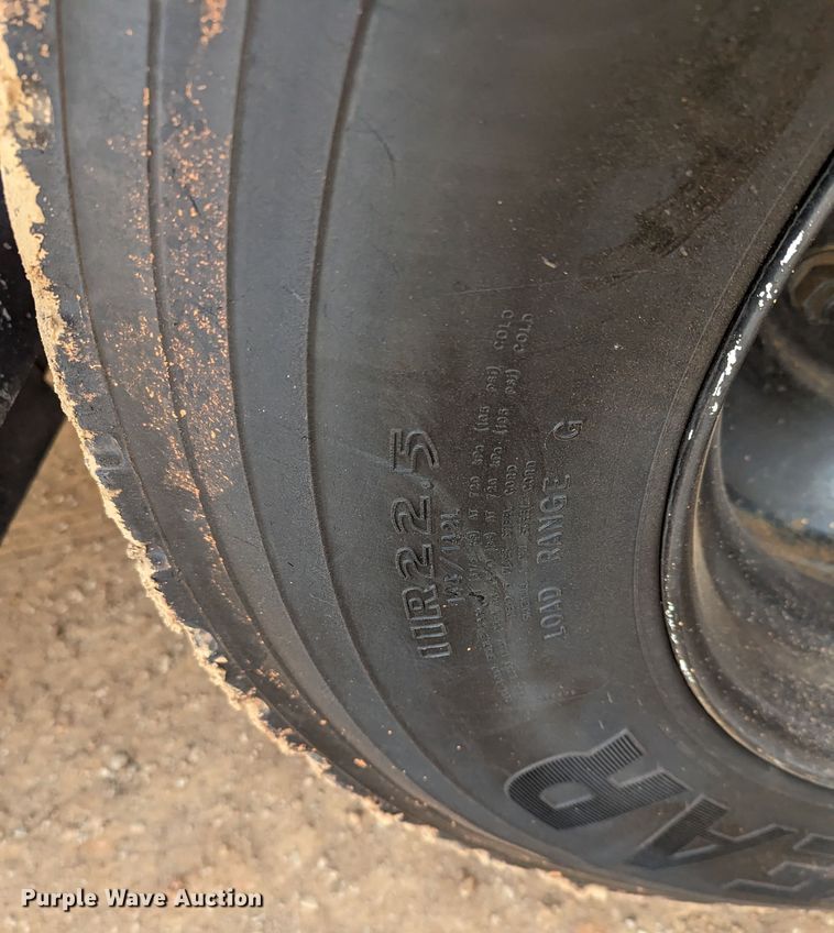 image for item LF9576 2009 International 7400  utility / service truck