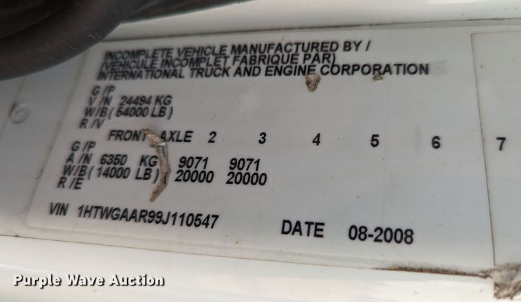 image for item LF9576 2009 International 7400  utility / service truck