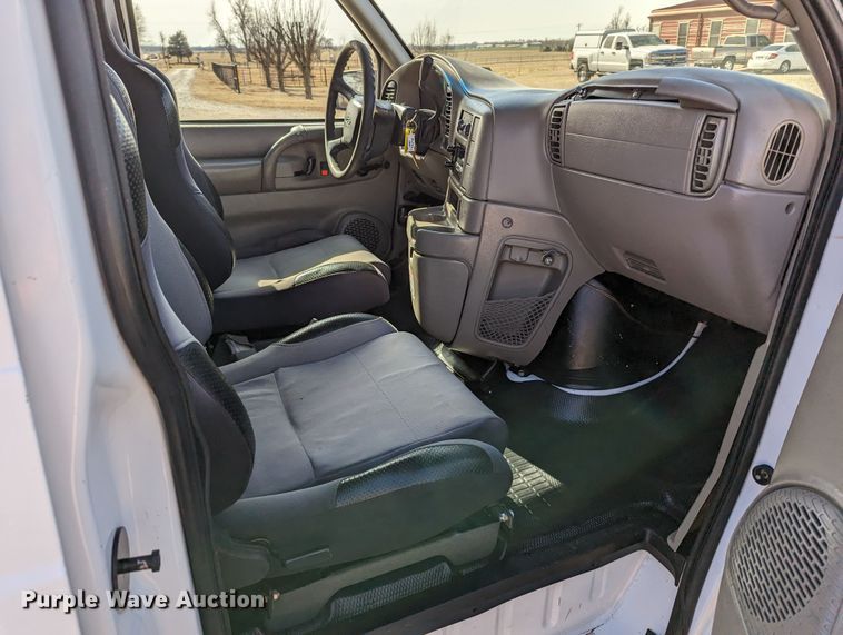 image for item LF9585 2001 Chevrolet Astro  van