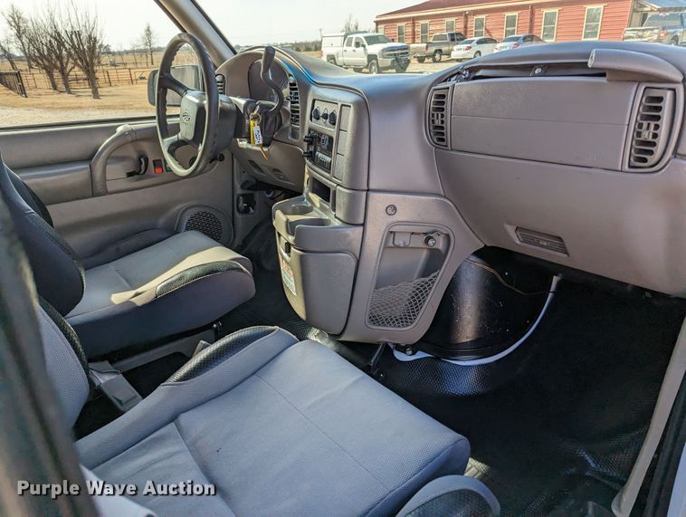 image for item LF9585 2001 Chevrolet Astro  van