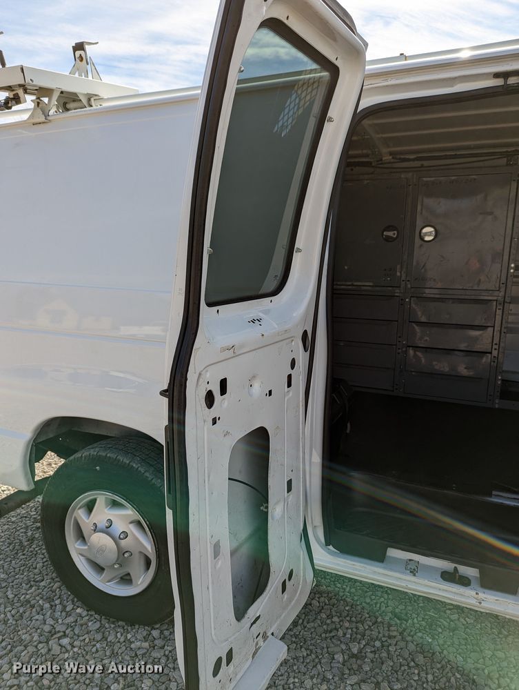 image for item LF9587 2007 Ford E250  van