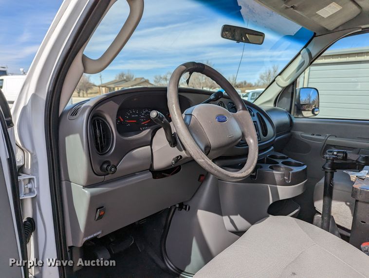 image for item LF9587 2007 Ford E250  van