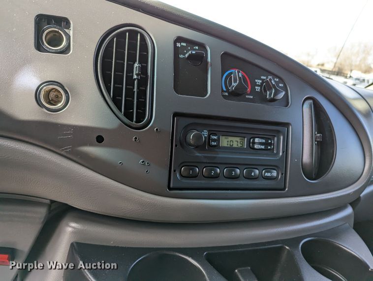 image for item LF9587 2007 Ford E250  van