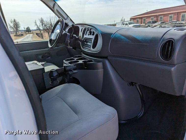 image for item LF9587 2007 Ford E250  van