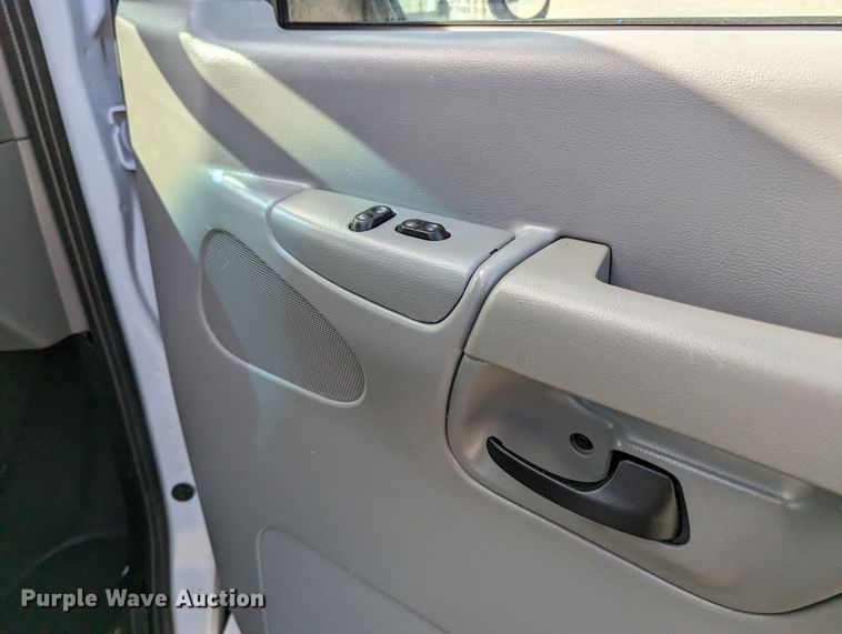 image for item LF9587 2007 Ford E250  van