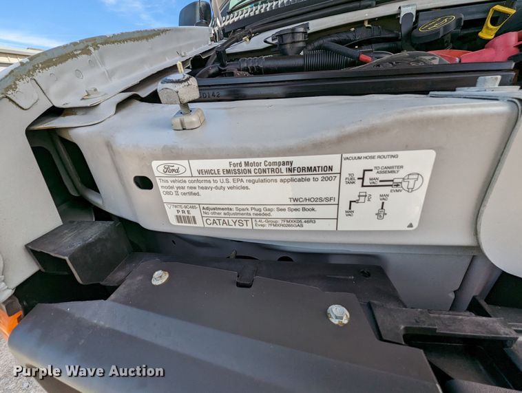 image for item LF9587 2007 Ford E250  van