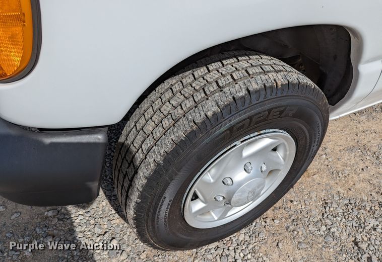 image for item LF9587 2007 Ford E250  van