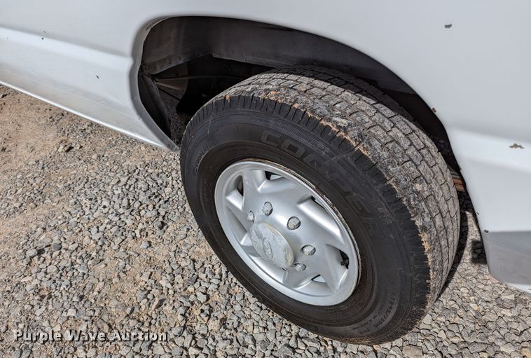 image for item LF9587 2007 Ford E250  van