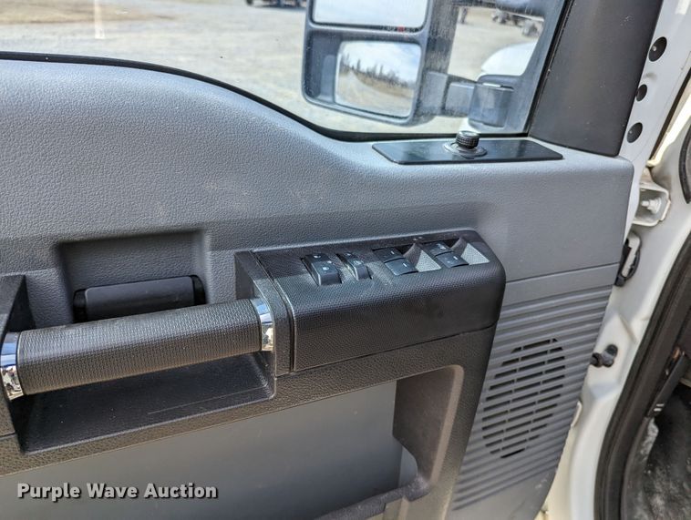 image for item LF9589 2012 Ford F250 Super Duty  Crew Cab pickup truck