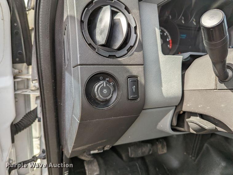 image for item LF9589 2012 Ford F250 Super Duty  Crew Cab pickup truck