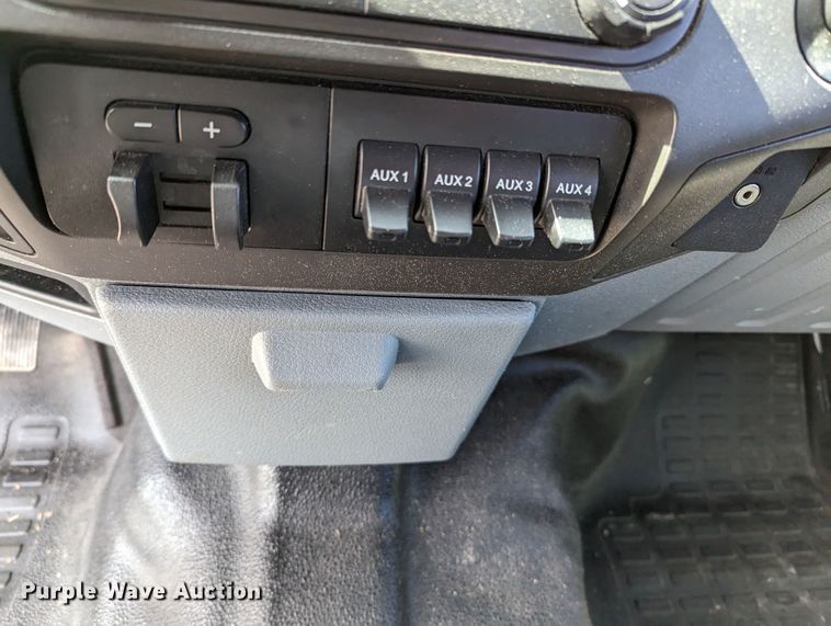 image for item LF9589 2012 Ford F250 Super Duty  Crew Cab pickup truck