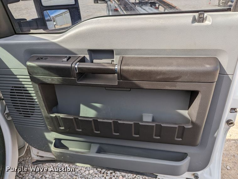 image for item LF9589 2012 Ford F250 Super Duty  Crew Cab pickup truck