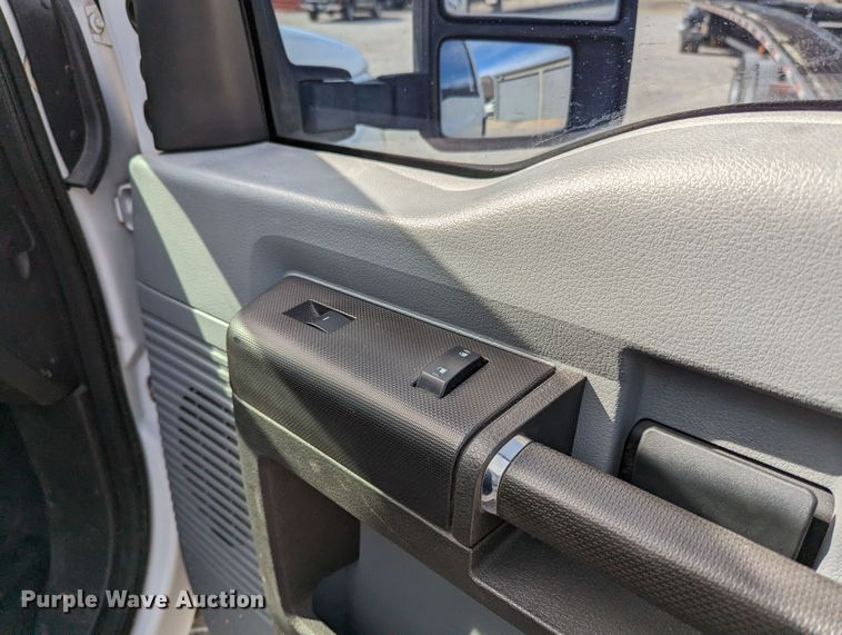 image for item LF9589 2012 Ford F250 Super Duty  Crew Cab pickup truck